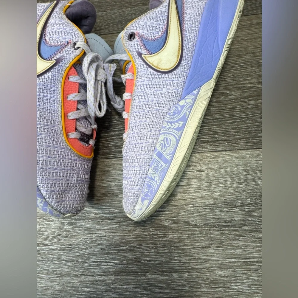 NIKE LeBron XX Purple and Gold” men’s size 8 (j208)